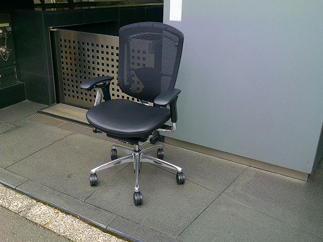 OAチェア肘有り コンテッサ革張り