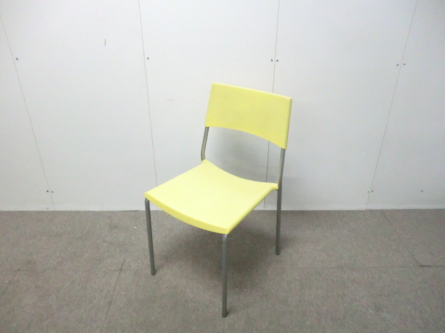 オカムラ / イエロー / 【中古】 スタッキングチェア/