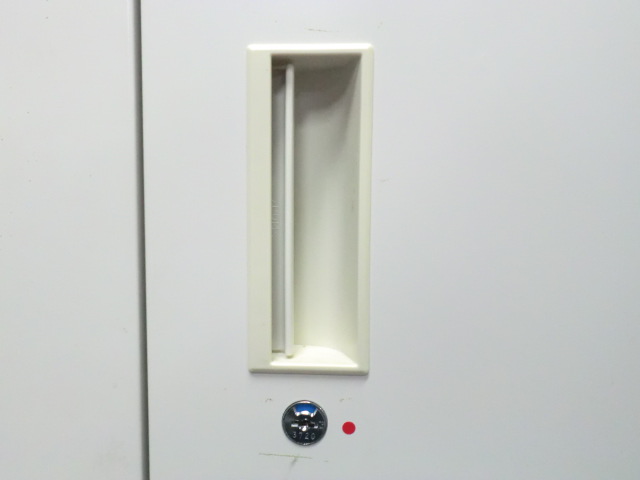 共栄工業 / ホワイト / 【中古】 両開きキャビネット