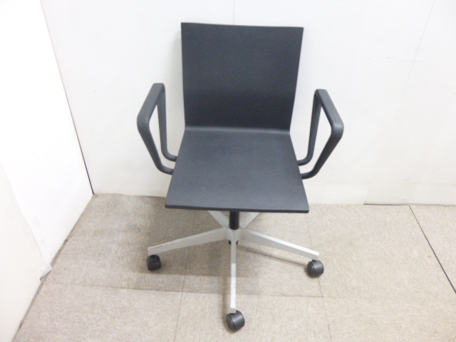 ミーティングチェア/ヴィトラ/ブラック/肘有