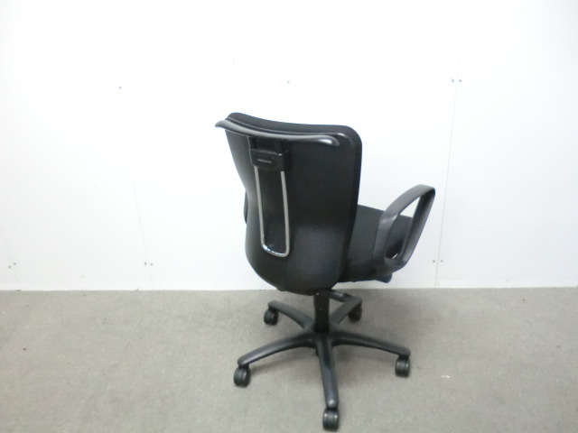 オカムラ / カロッツァ / ブラッ ク / CK33GR FS16 【中古】 OAチェア肘有