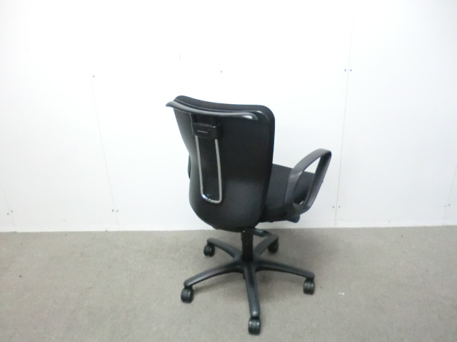 オカムラ / カロッツァ / ブラッ ク / CK33GR FS16 【中古】 OAチェア肘有