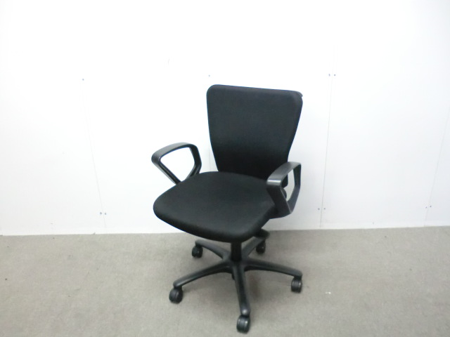 オカムラ/カロッツァ/ブラック / 【中古】 OAチェア肘有