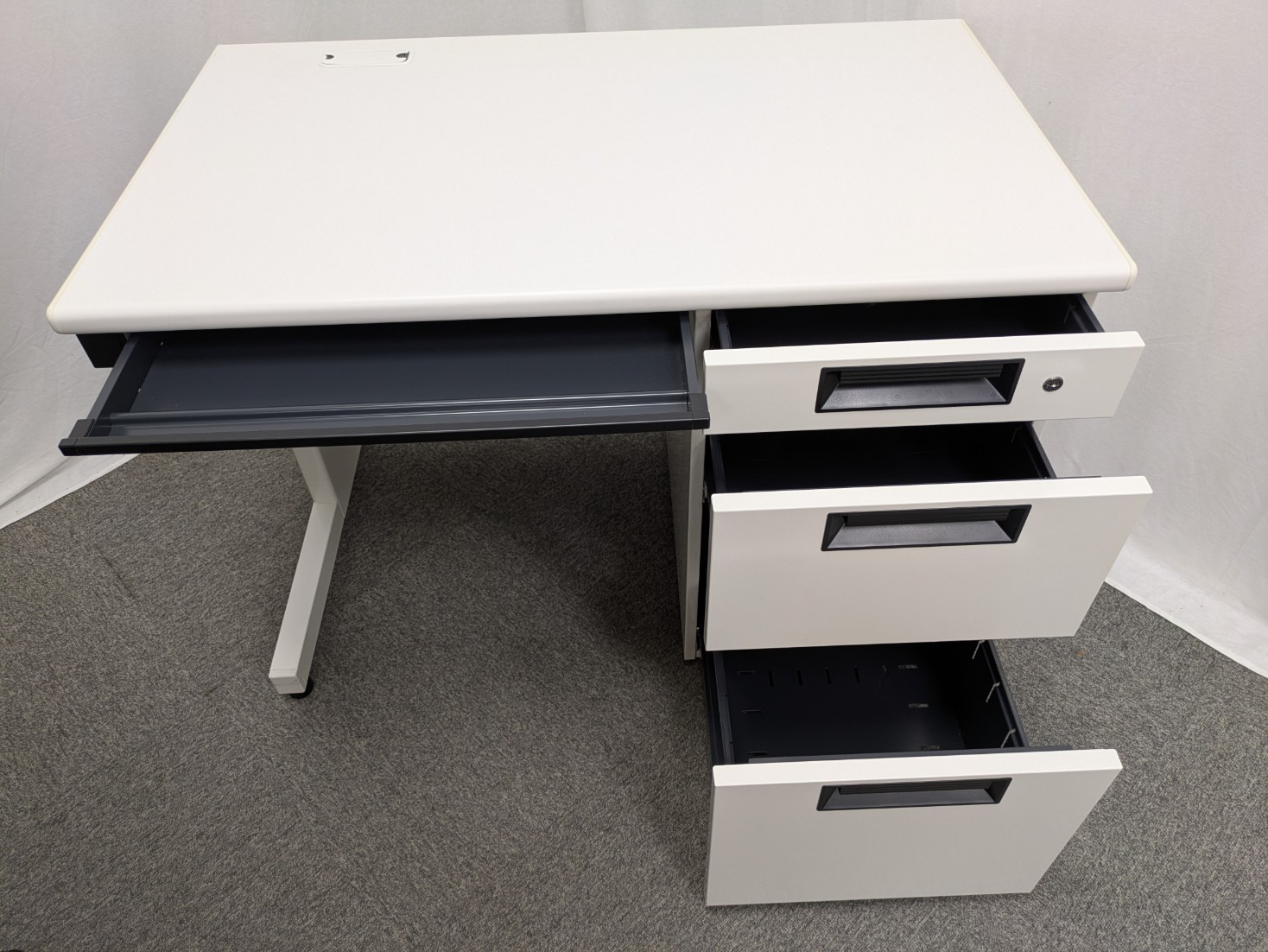 プラス / フラットライン / ホワイト /