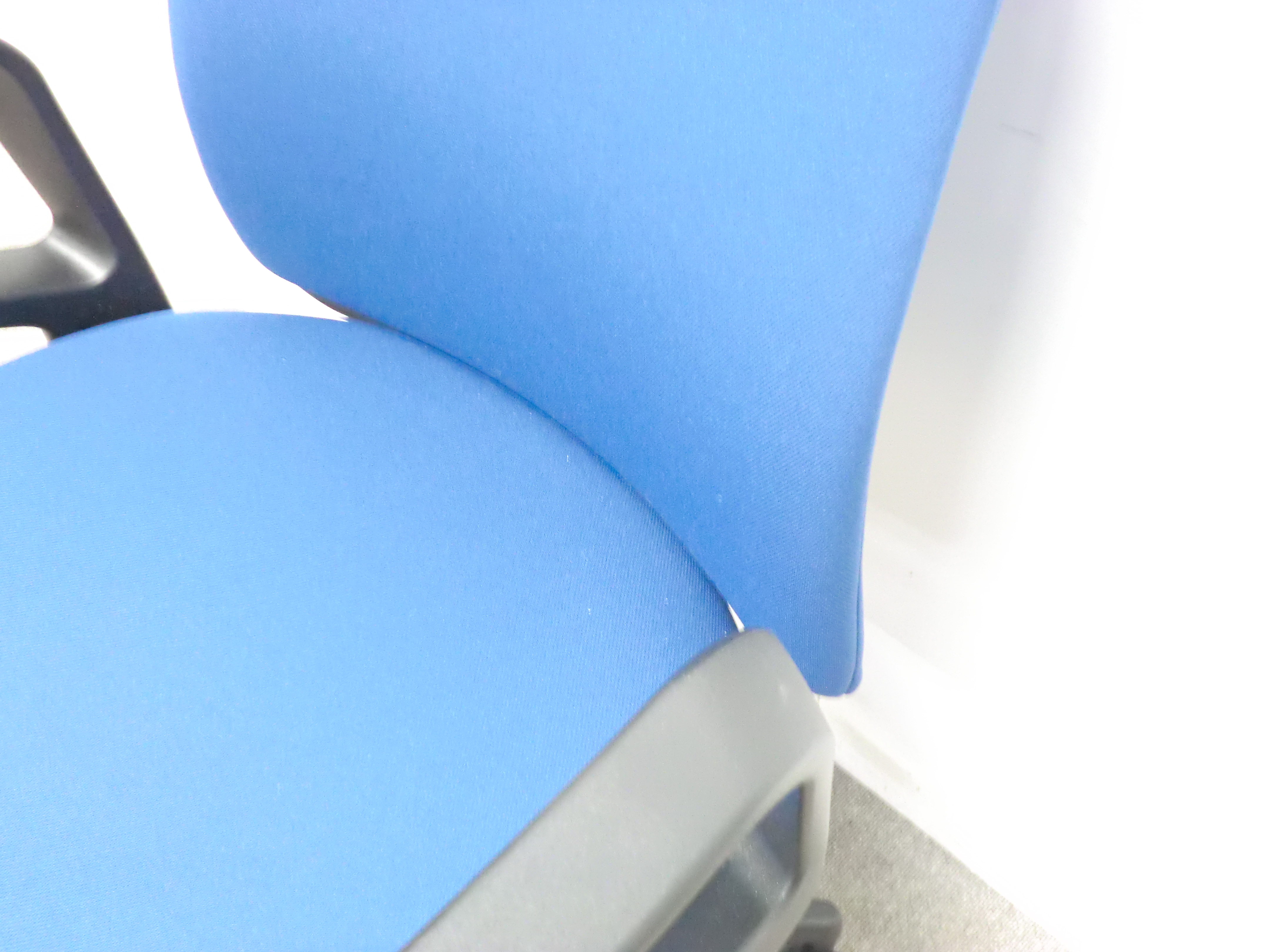 コクヨ / エルア / ブルー / CO2S-B101C 【中古】 OAチェア肘有