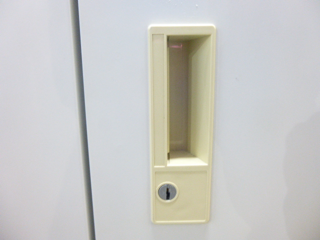 ホワイト/両開きキャビネット/【中古】