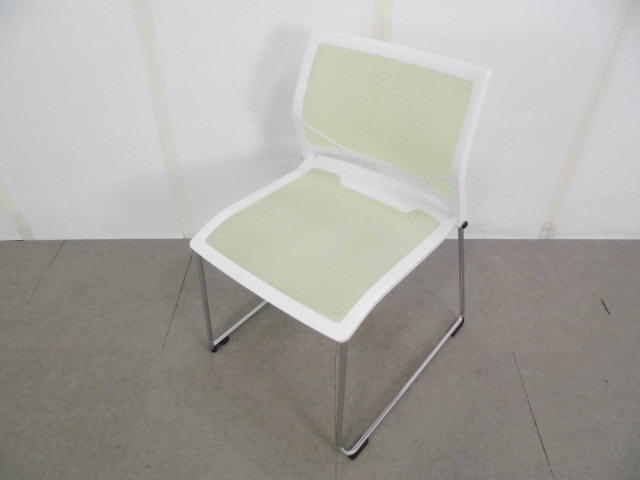 オカムラ / ライトグリーン / スタッキングチェア