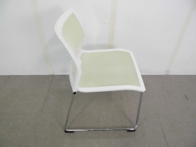オカムラ / ライトグリーン / スタッキングチェア