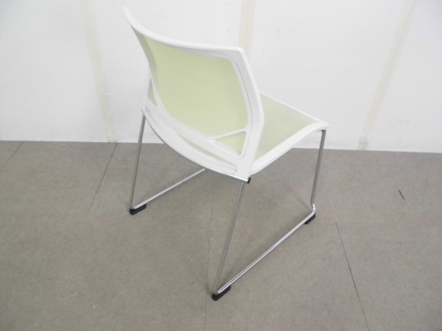 オカムラ / ライトグリーン / スタッキングチェア