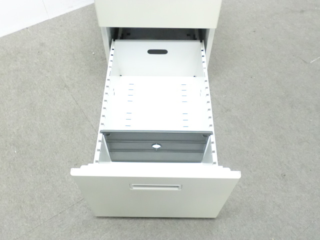 TOYOSTEEL / ホワイト / 【中古】 3段脇机