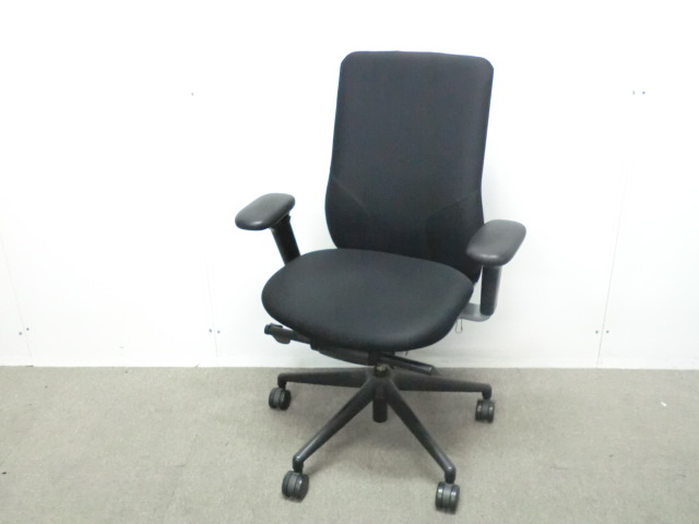 プラス/BeSERIES/ブラック/【中古】 OAチェア肘有