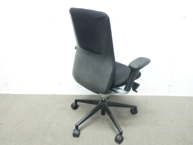 プラス/BeSERIES/ブラック/【中古】 OAチェア肘有