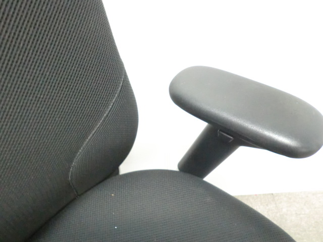 プラス/BeSERIES/ブラック/【中古】 OAチェア肘有