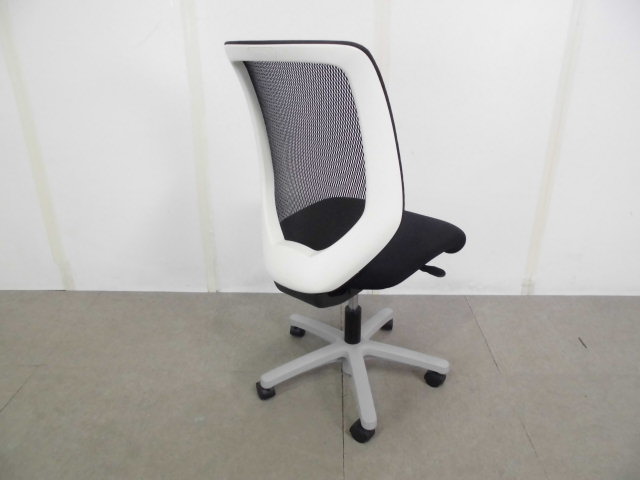 コルト / イトーキ / ブラック / OAチェア肘無し