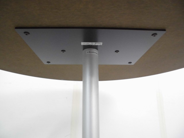 オカムラ / 丸テーブル / 木目調