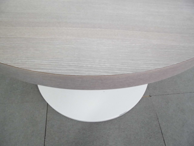 オカムラ / 丸テーブル / 木目調