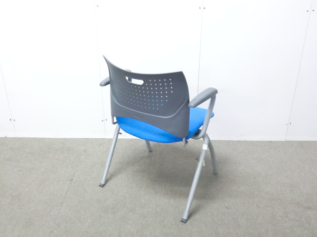 ライオン / ライトブルー / 【中古】 スタッキングチェア