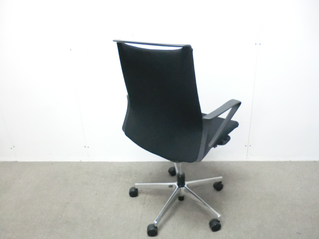 オカムラ / モード / ブラック / CA25BR-FWM1 【中古】 OAチェア肘有