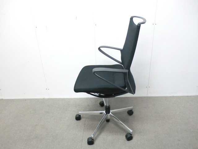 オカムラ / モード / ブラック / CA25BR-FWM1 【中古】 OAチェア肘有