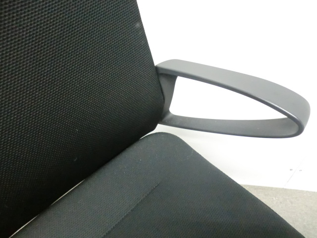 オカムラ / モード / ブラック / CA25BR-FWM1 【中古】 OAチェア肘有