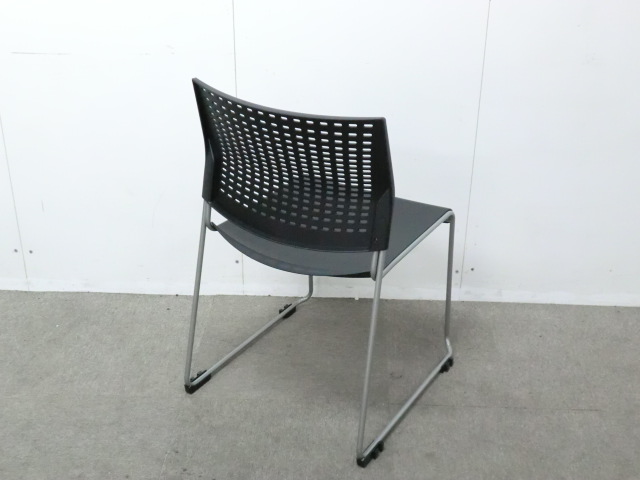 オカムラ / Kette / ブラック / 8105XA-G721 【中古】 スタッキングチェア