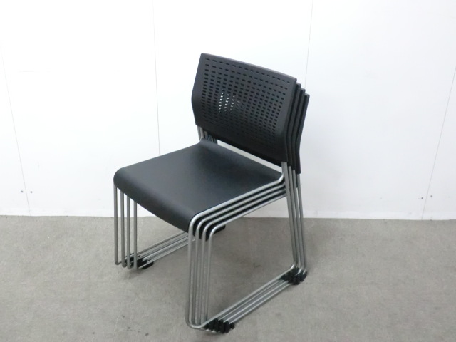 オカムラ / Kette / ブラック / 8105XA-G721 【中古】 スタッキングチェア
