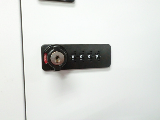 6人用ロッカー / ホワイト / 【中古】 ダイヤル式