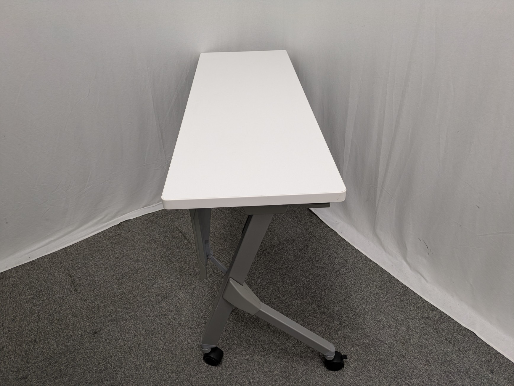 オカムラ / FLAPTOR/ ホワイト /フォールディング