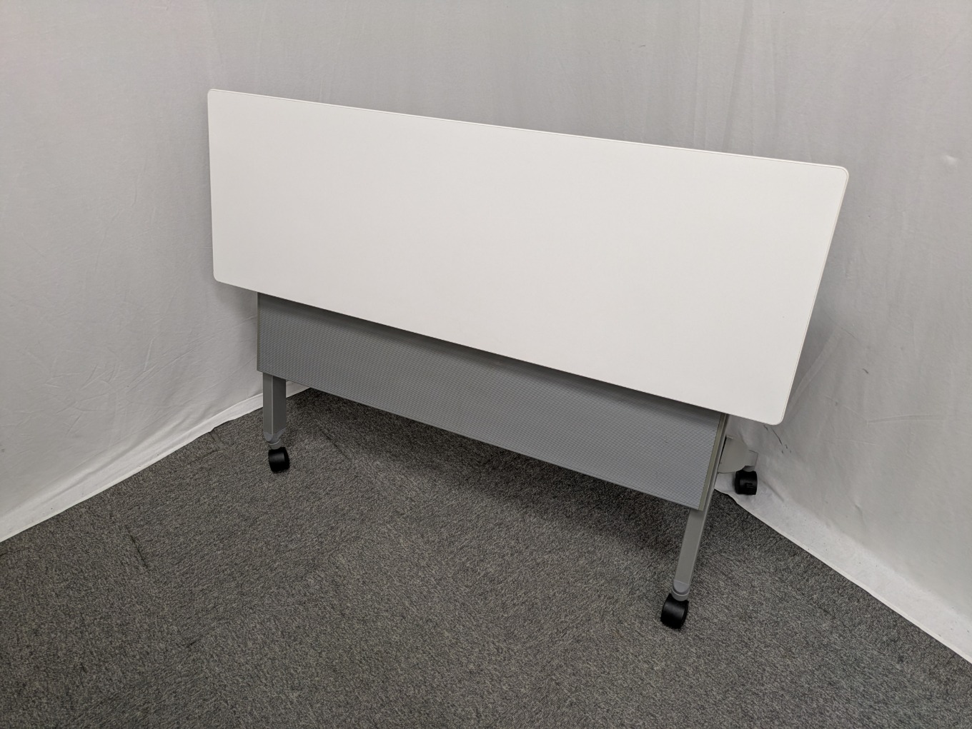 オカムラ / FLAPTOR/ ホワイト /フォールディング