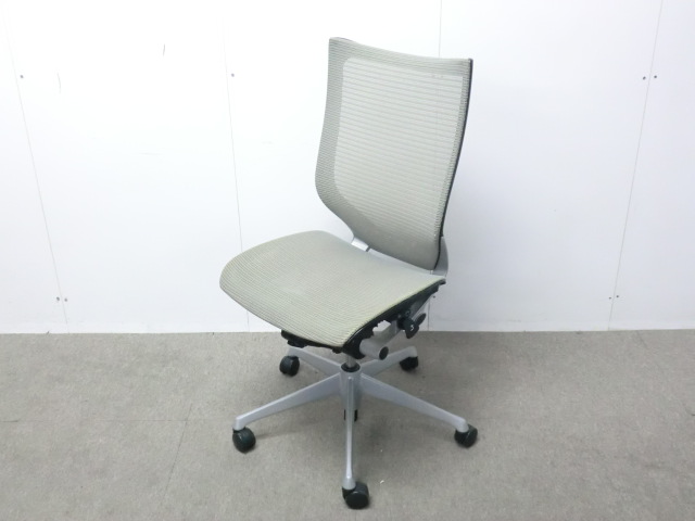 オカムラ/バロン/ライトグレー/ 【中古】 OAチェア肘無し