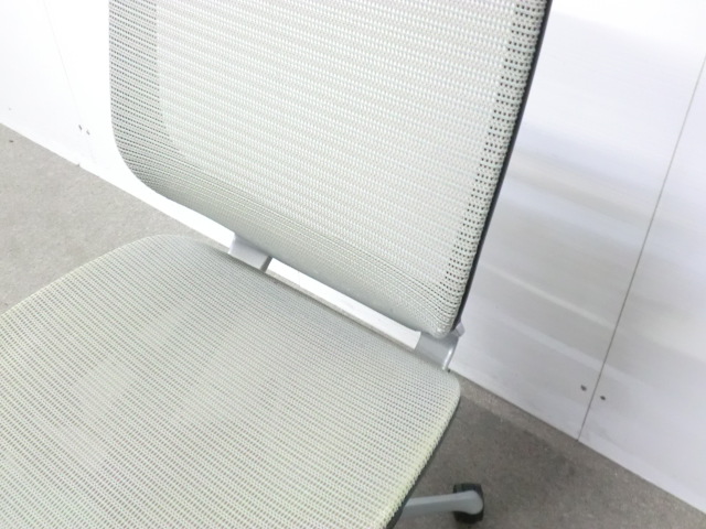 オカムラ/バロン/ライトグレー/ 【中古】 OAチェア肘無し