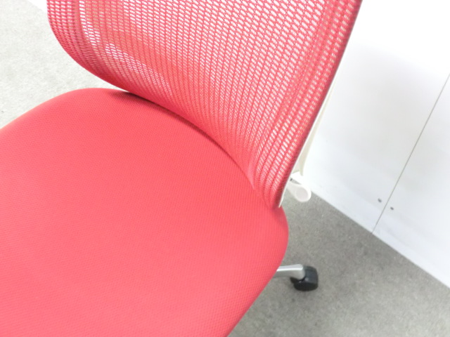 オカムラ/シルフィ/ レッド / 【中古】 OAチェア肘無し