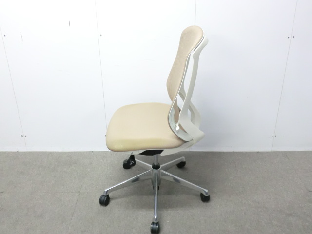 オカムラ/シルフィ/ベージュ / 【中古】 OAチェア肘無し