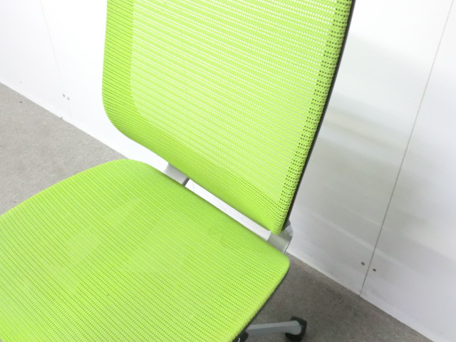 オカムラ/バロン/ライトグリーン/【中古】 OAチェア肘無し