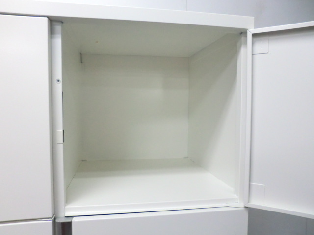 オカムラ / ホワイト / 【中古】 8人用ロッカー