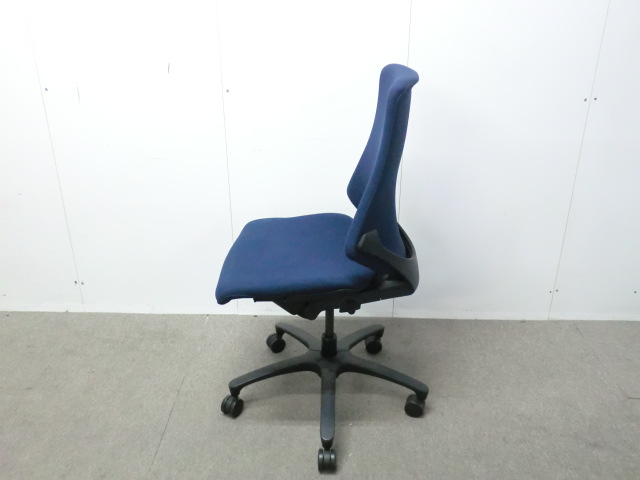 イトーキ/エフ /ダークブルー / 【中古】 OAチェア肘無