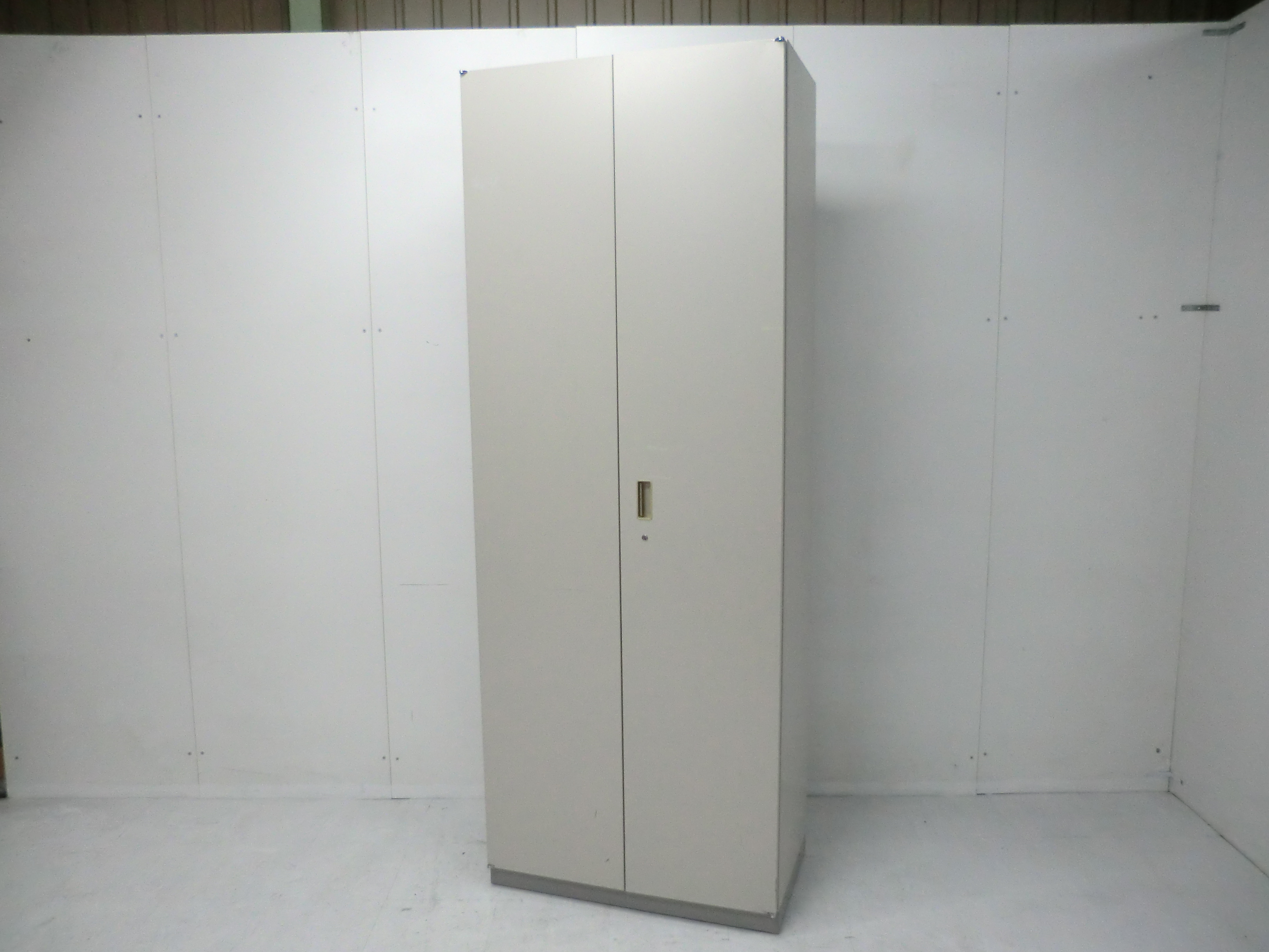 イトーキ/ シンライン / ニューグレー / HTM-219HSS-WE 【中古】 両開きキャビネッ