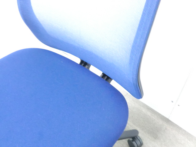 ウチダ / カリッサ2 / ダークブルー / CR2-300M 【中古】 OAチェア肘無