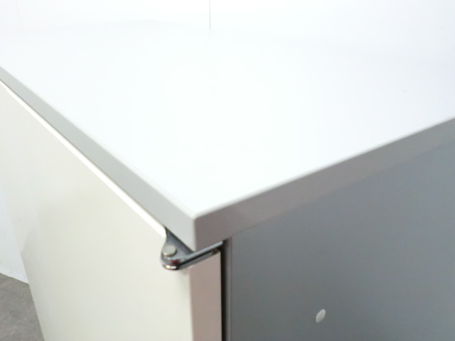 オカムラ/ヴィラージュ/シルバー/【中古】両開きキャビネット