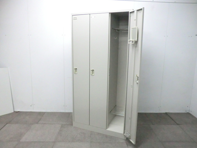 オカムラ/ ニューグレー/【中古】3人用ロッカー