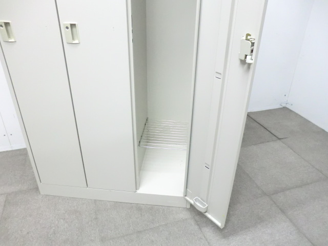オカムラ/ ニューグレー/【中古】3人用ロッカー