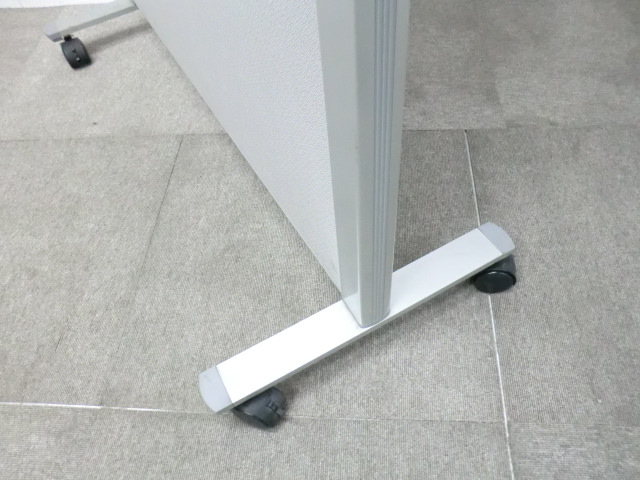 オカムラ / ライトグレーー / 【中古】 衝立