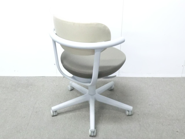 コクヨ / パロ / ベージュ / 【中古】 OAチェア肘有