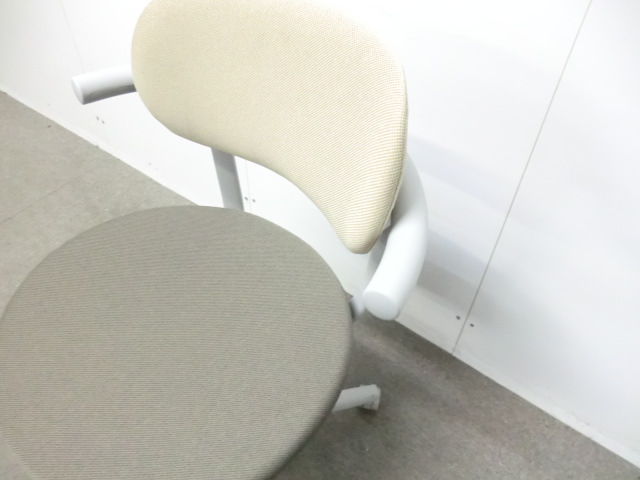 コクヨ / パロ / ベージュ / 【中古】 OAチェア肘有