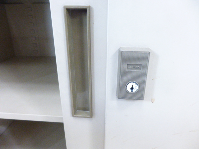 ウチダ/引違キャビネット/アイボリー/【中古】