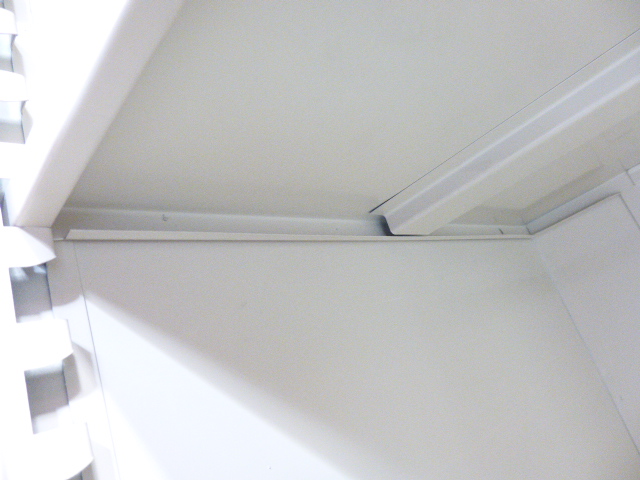 ウチダ/アイボリー/ガラス引違キャビネット/【中古】