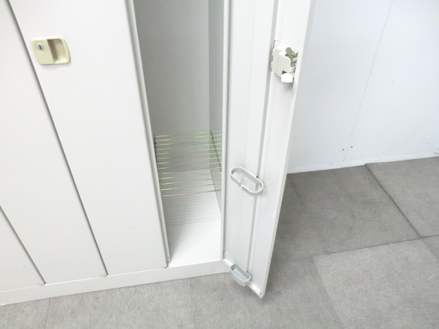 イトーキ / ニューグレー / 【中古】 4人用ロッカー