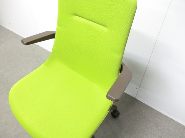 イトーキ/モーブ/ライトグリーン/ 【中古】 OAチェア肘有