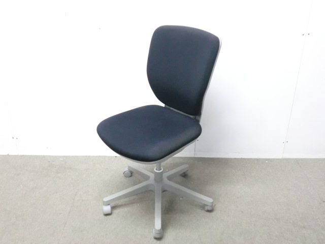 クオリ / ブラック / 【中古】 OAチェア肘無し