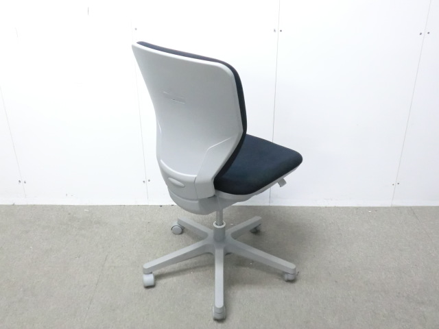 クオリ / ブラック / 【中古】 OAチェア肘無し